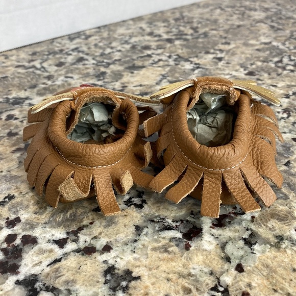 CJ by Crystal Jimmy Reindeer/Rudolph Hand Painted Holiday Moccasins 6-9 months - Picture 6 of 8